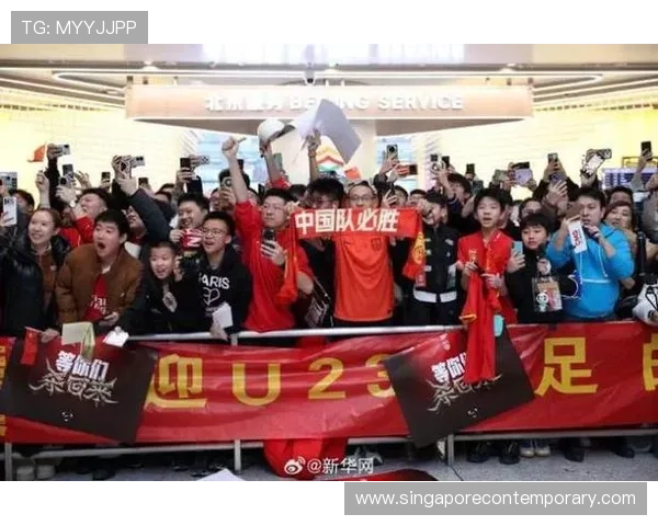 麦基抵京球迷热情接机 亲签暖心互动